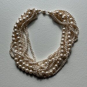 Beautiful vintage eight strand fashion jewelry pearls